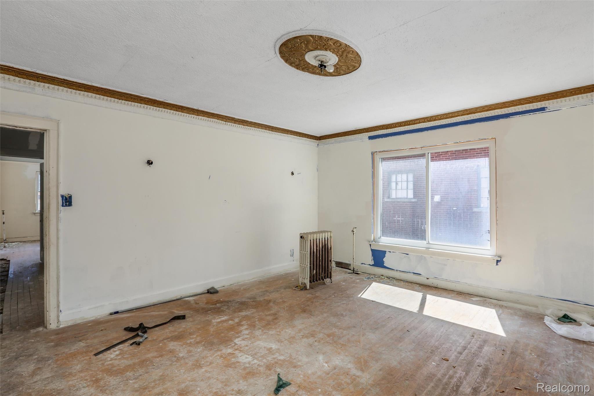 16920 LA SALLE Avenue