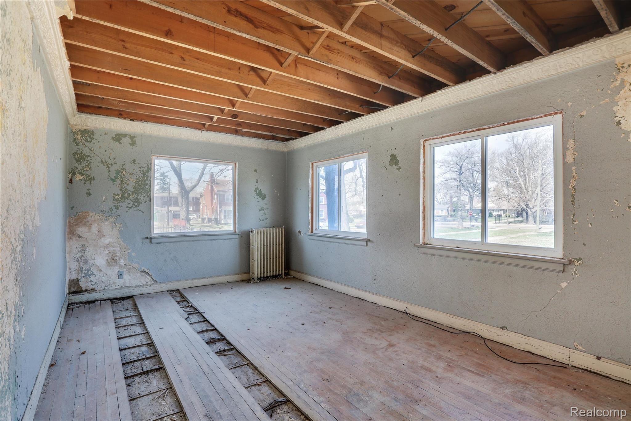 16920 LA SALLE Avenue