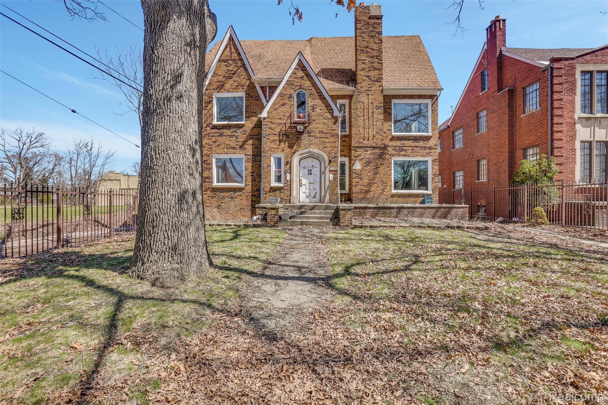 16920 LA SALLE Avenue