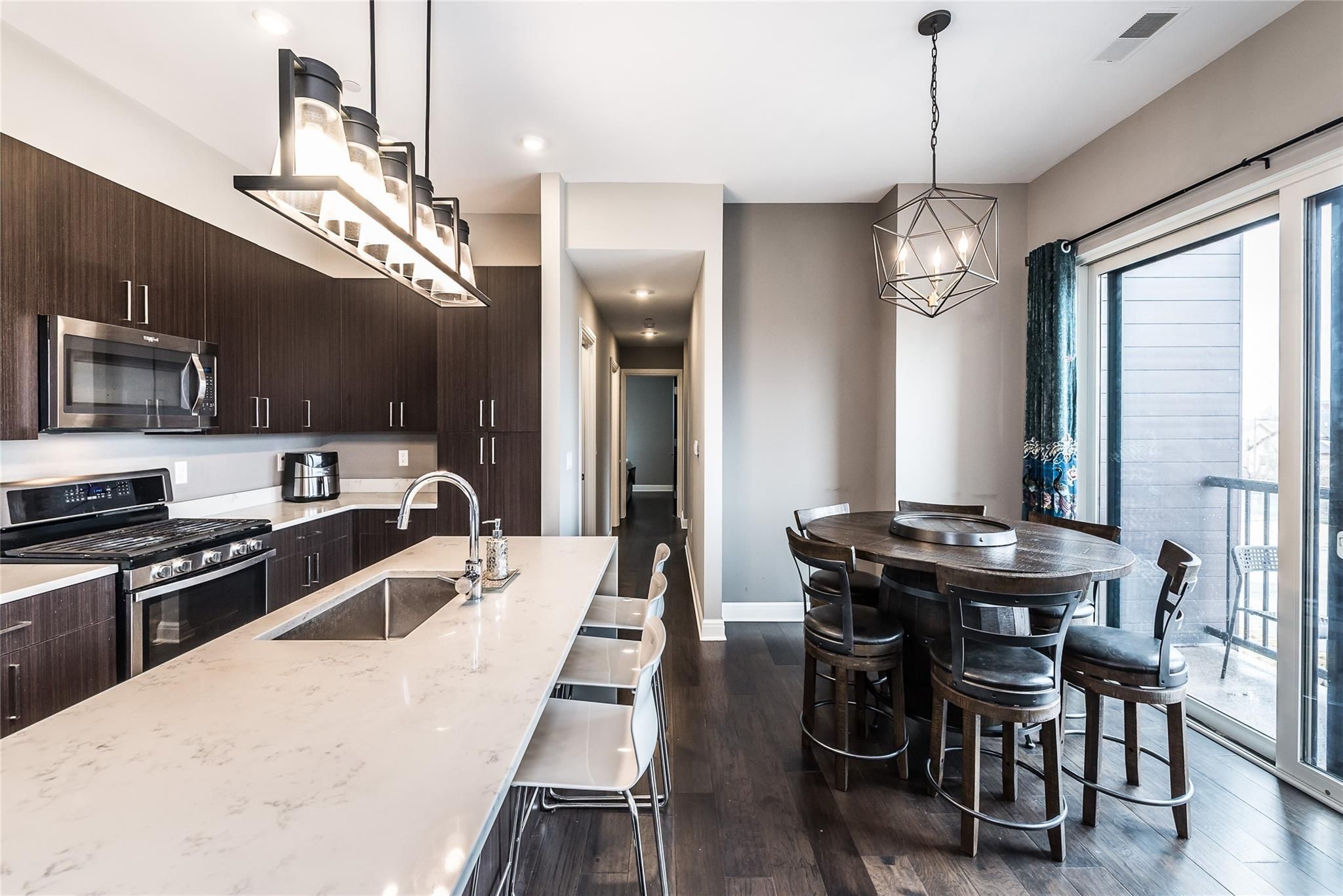 438 Selden St Unit: 302