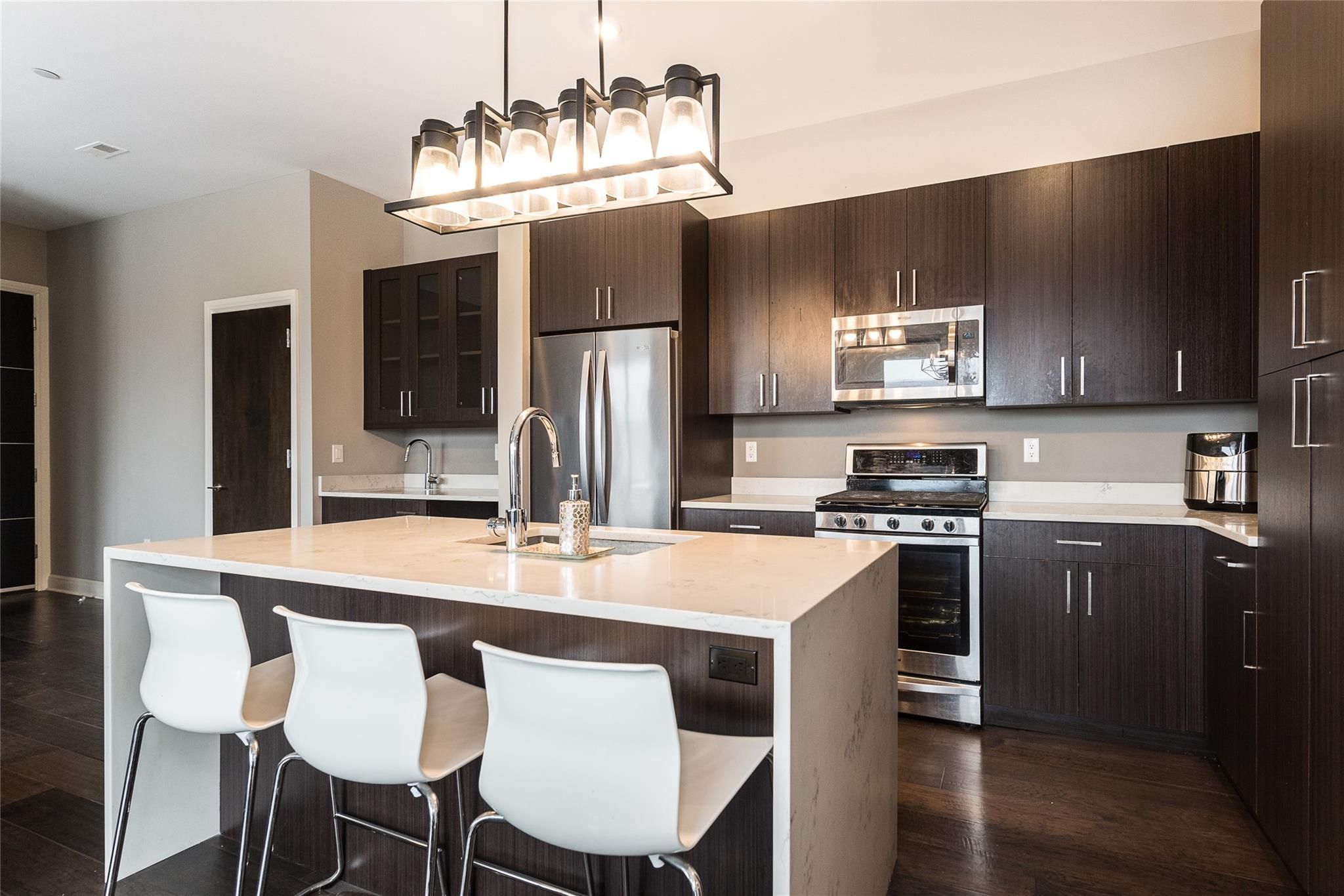 438 Selden St Unit: 302