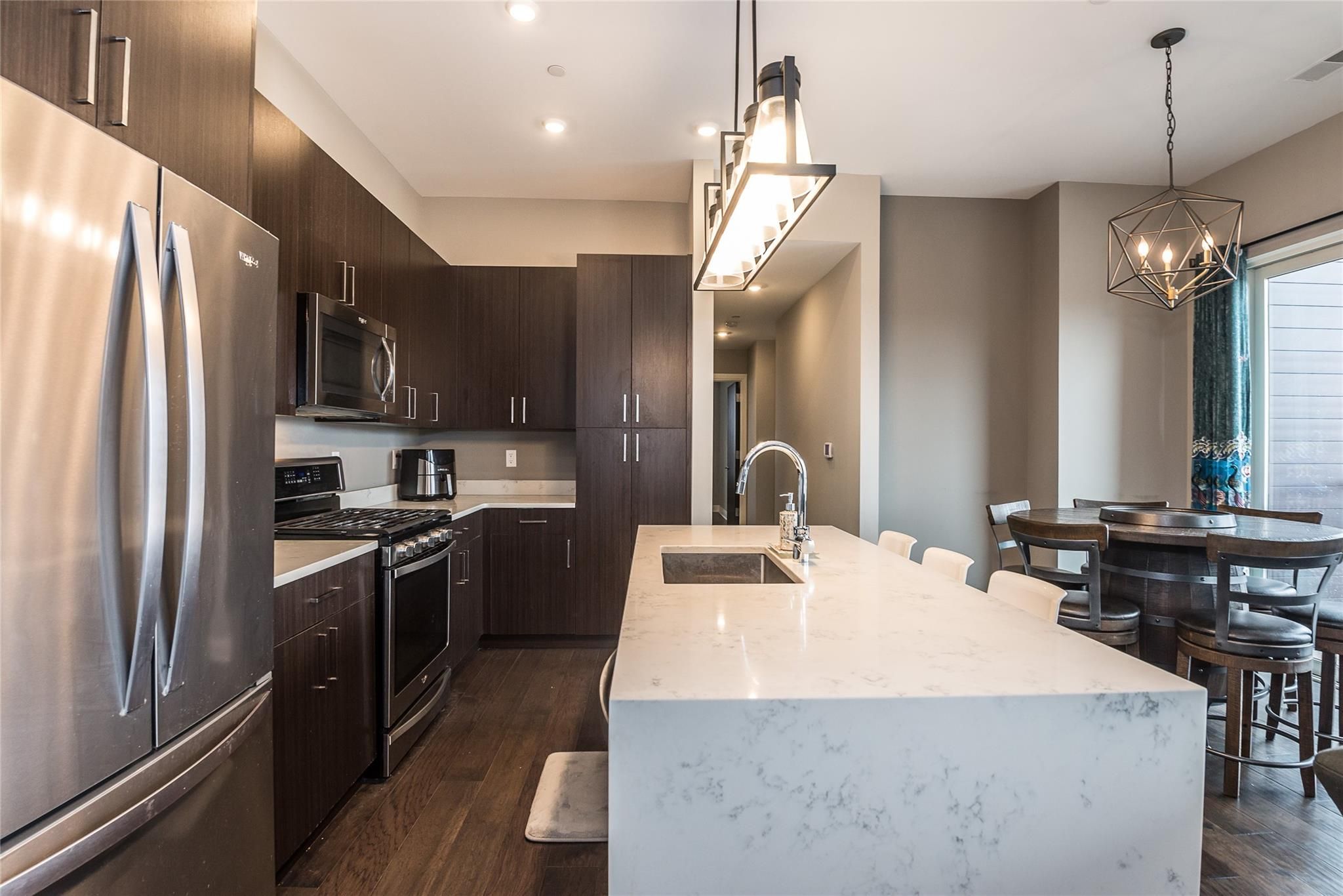 438 Selden St Unit: 302