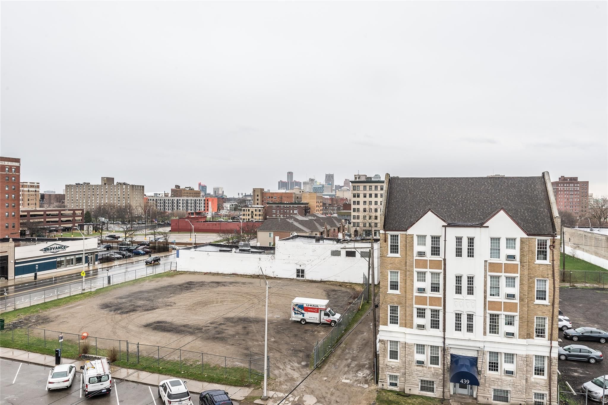 438 Selden St Unit: 302