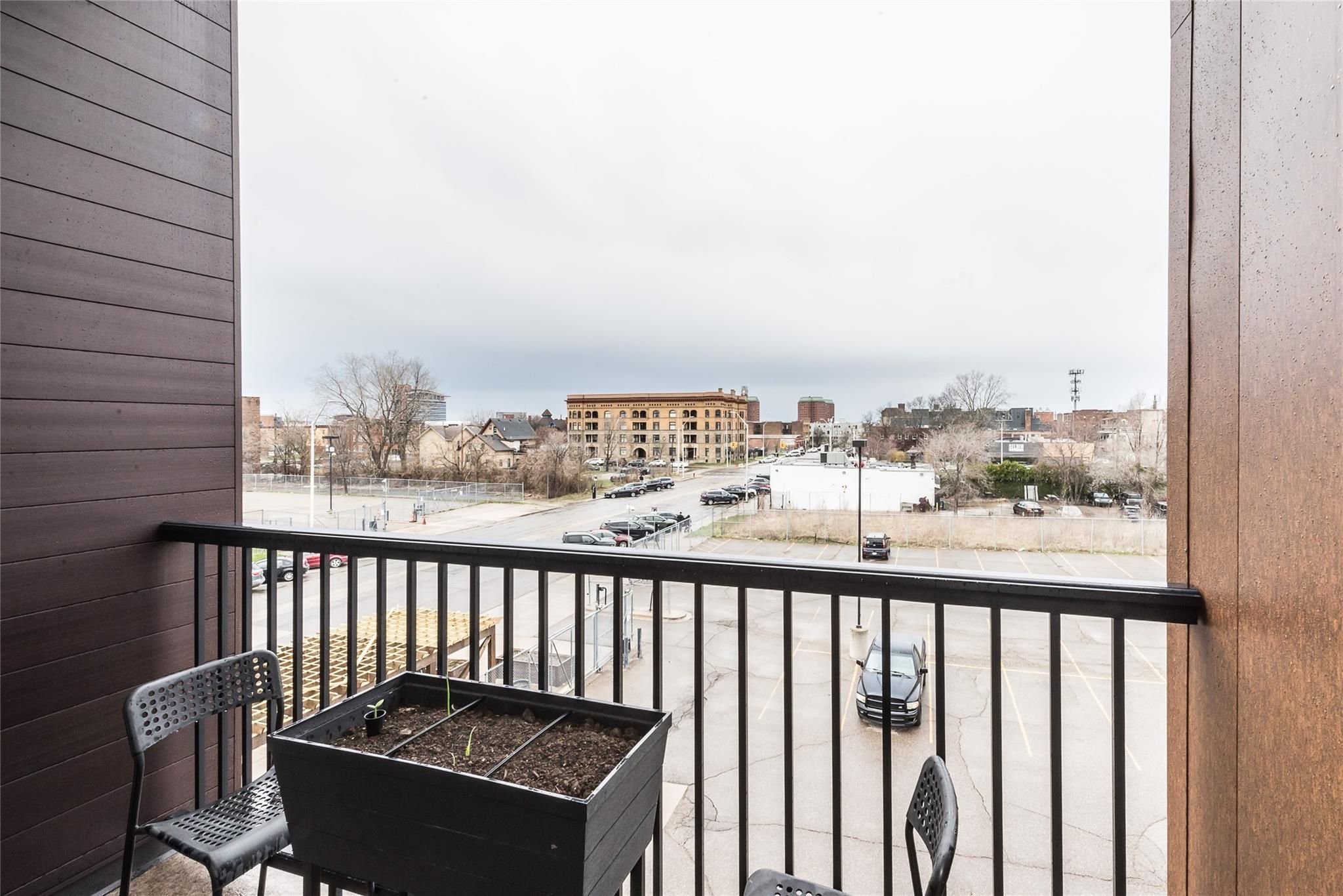 438 Selden St Unit: 302