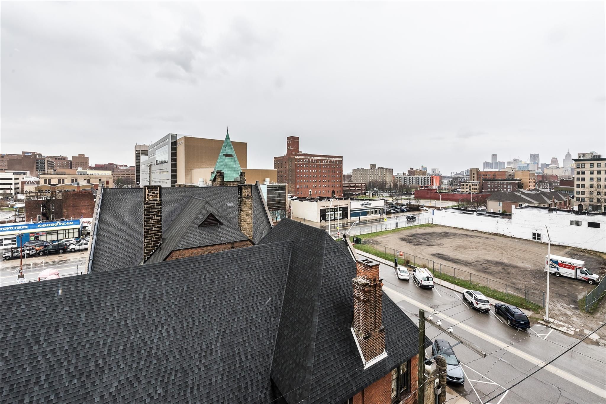 438 Selden St Unit: 302