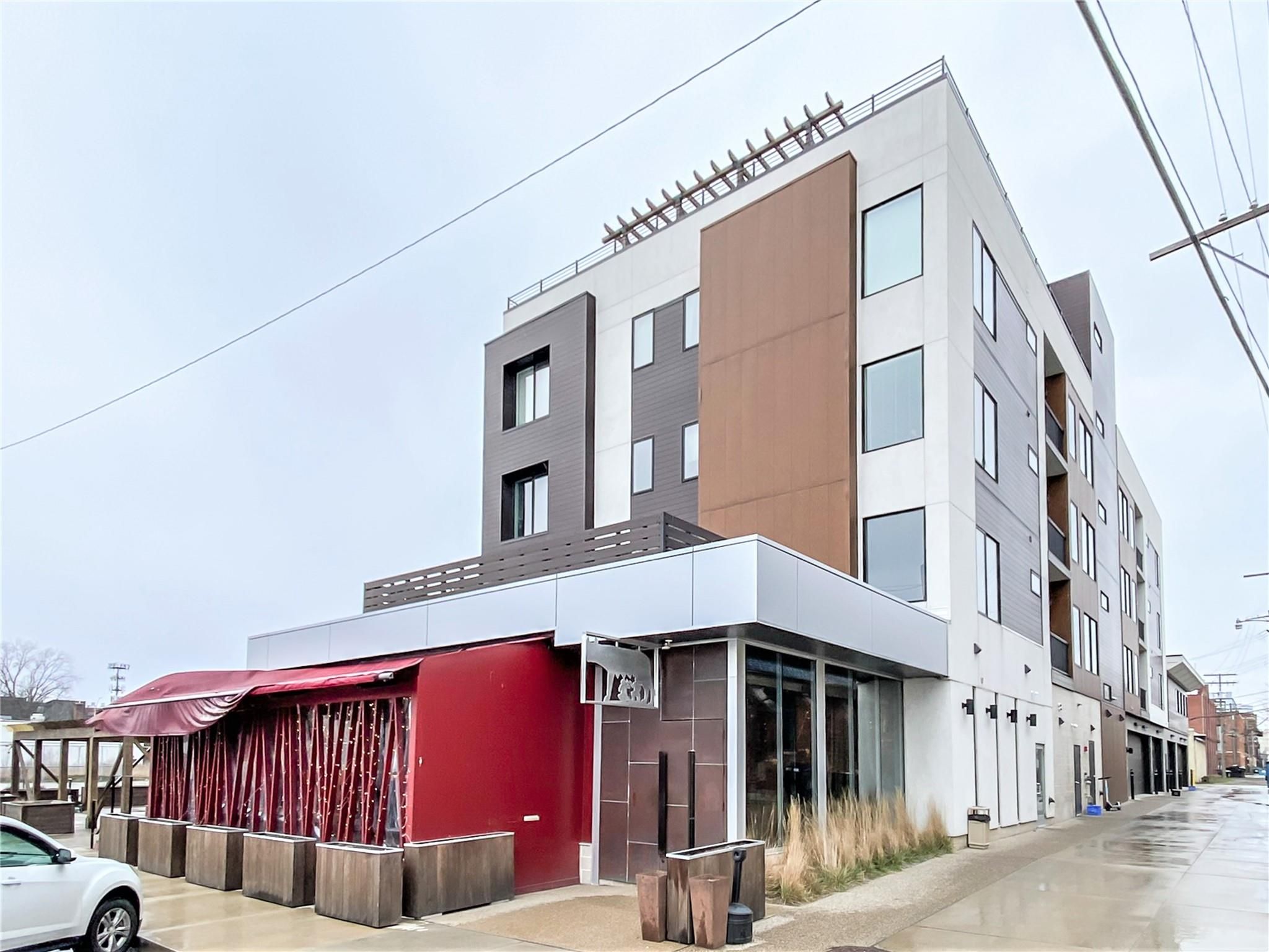 438 Selden St Unit: 302