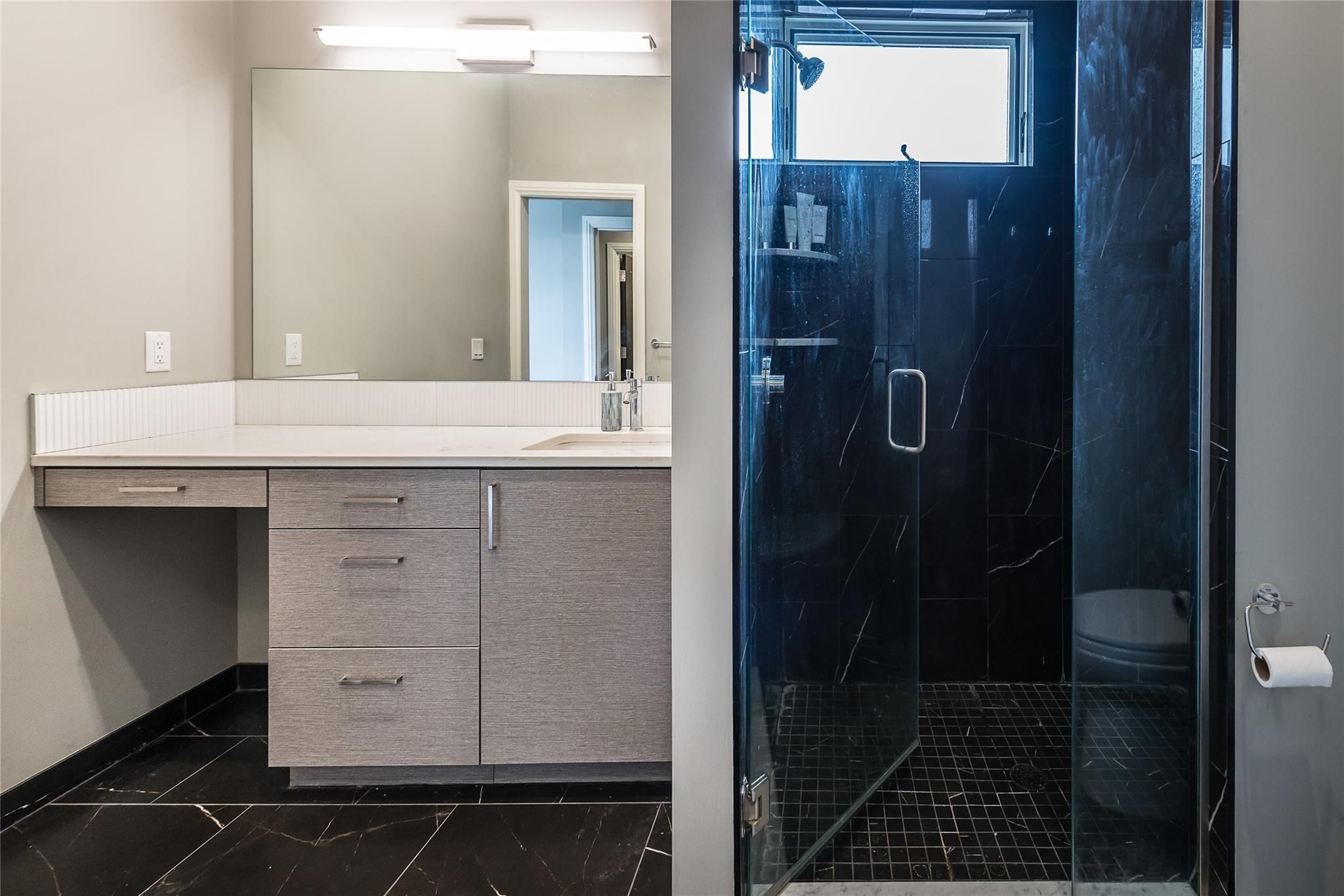 438 Selden St Unit: 302