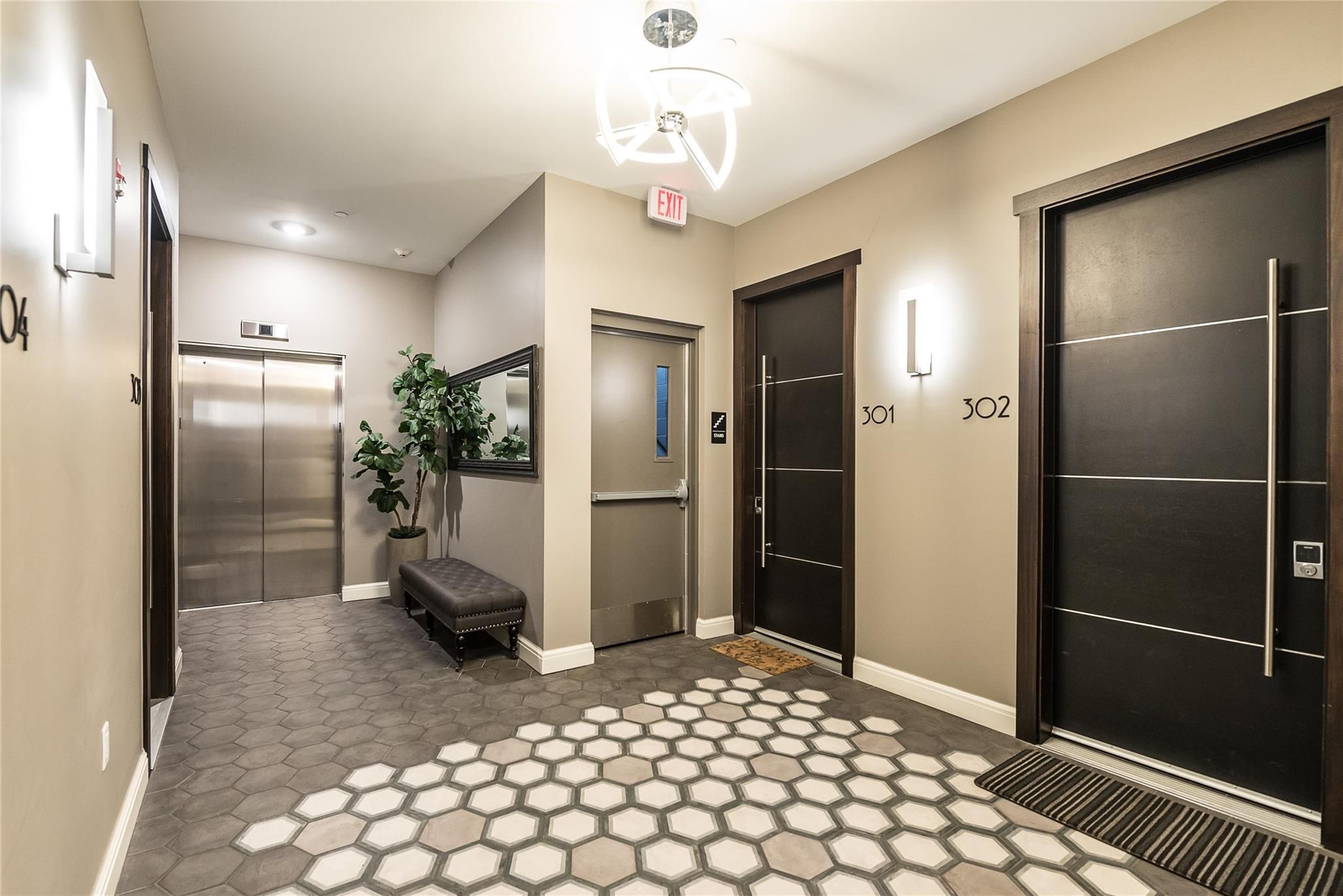 438 Selden St Unit: 302