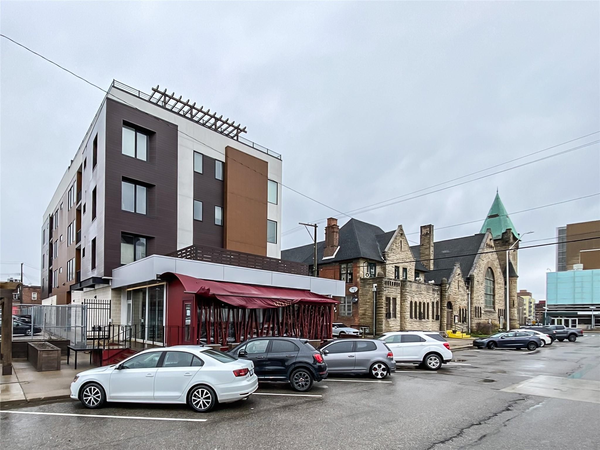 438 Selden St Unit: 302