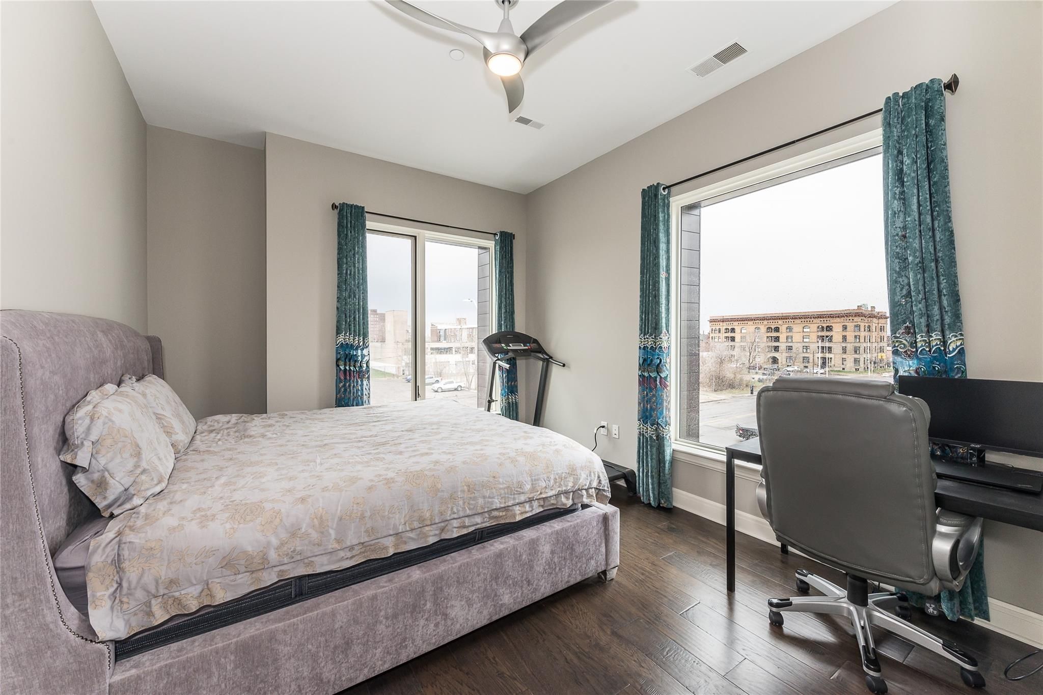 438 Selden St Unit: 302