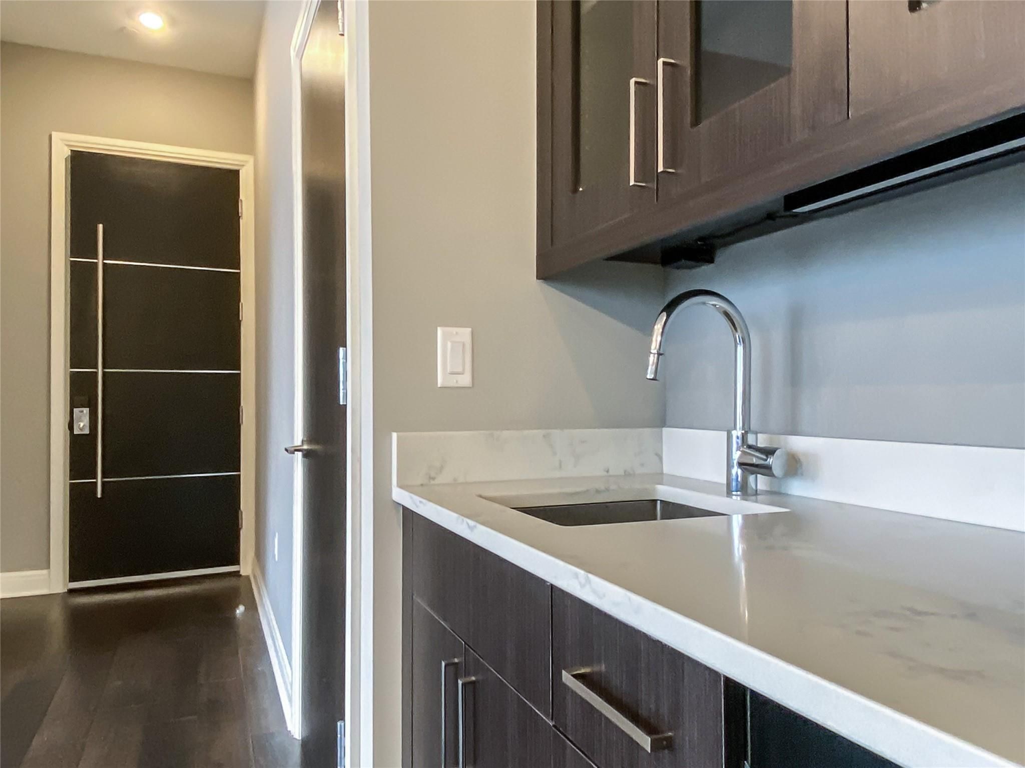 438 Selden St Unit: 302