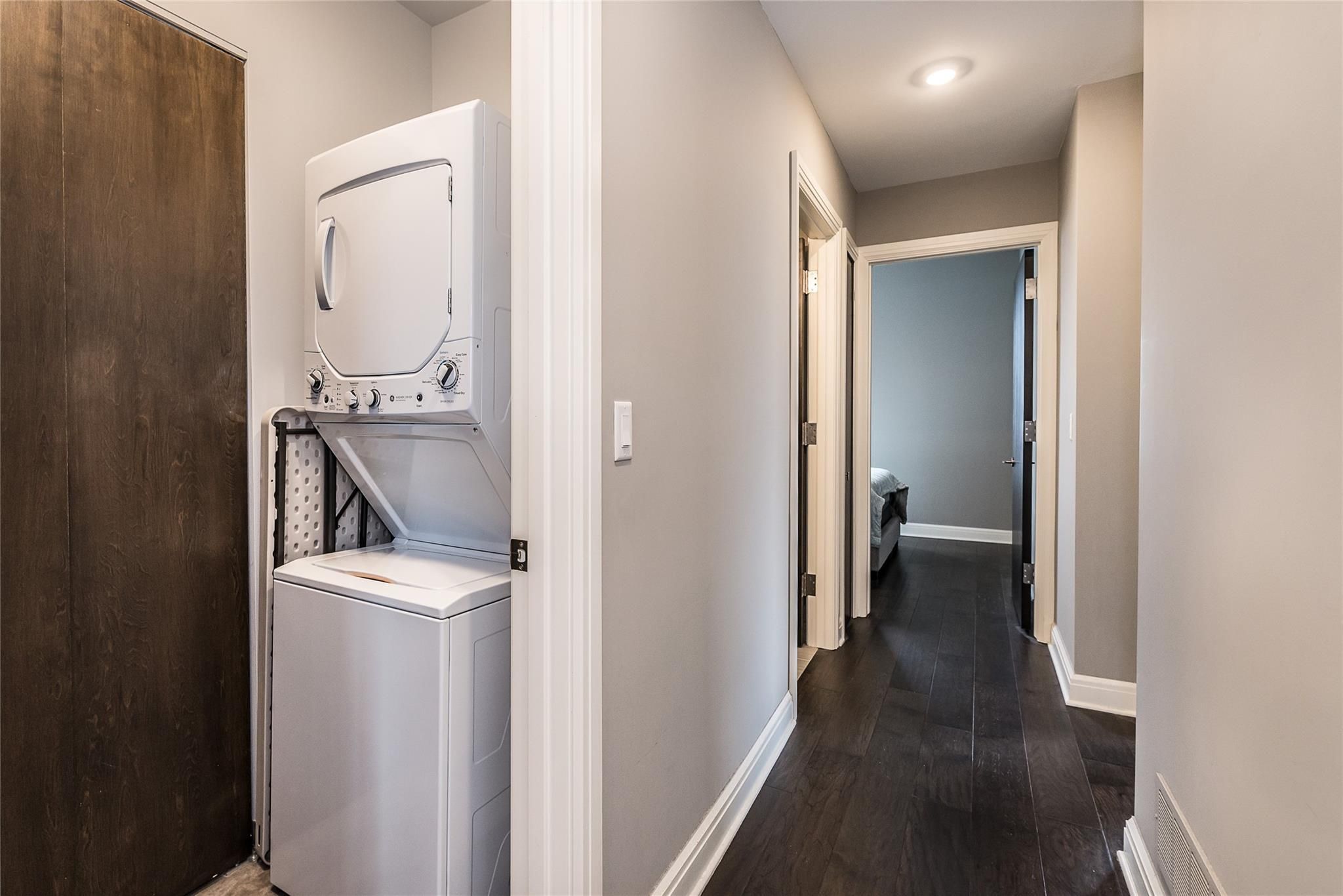 438 Selden St Unit: 302