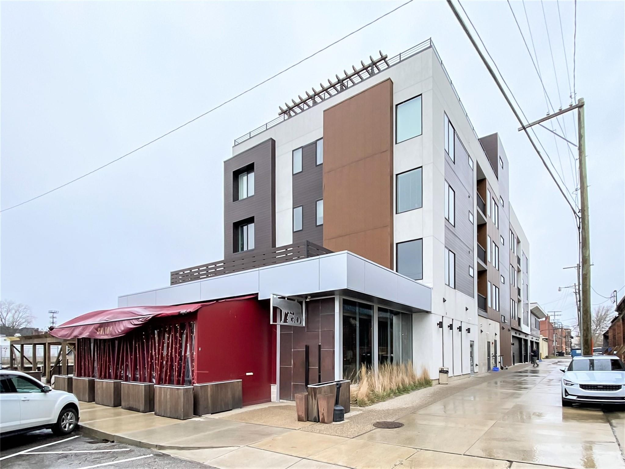 438 Selden St Unit: 302