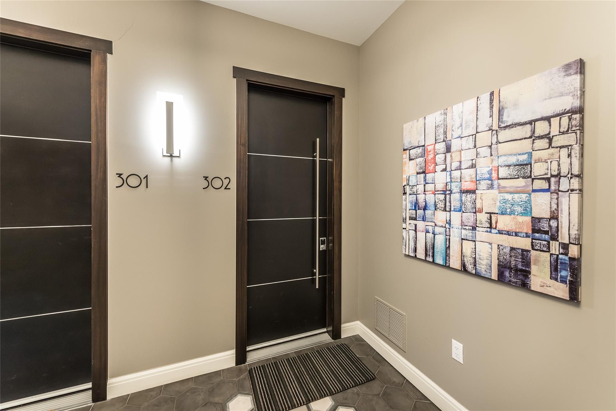 438 Selden St Unit: 302