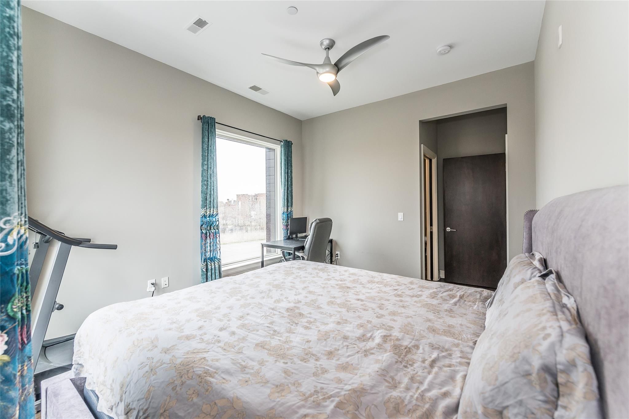 438 Selden St Unit: 302