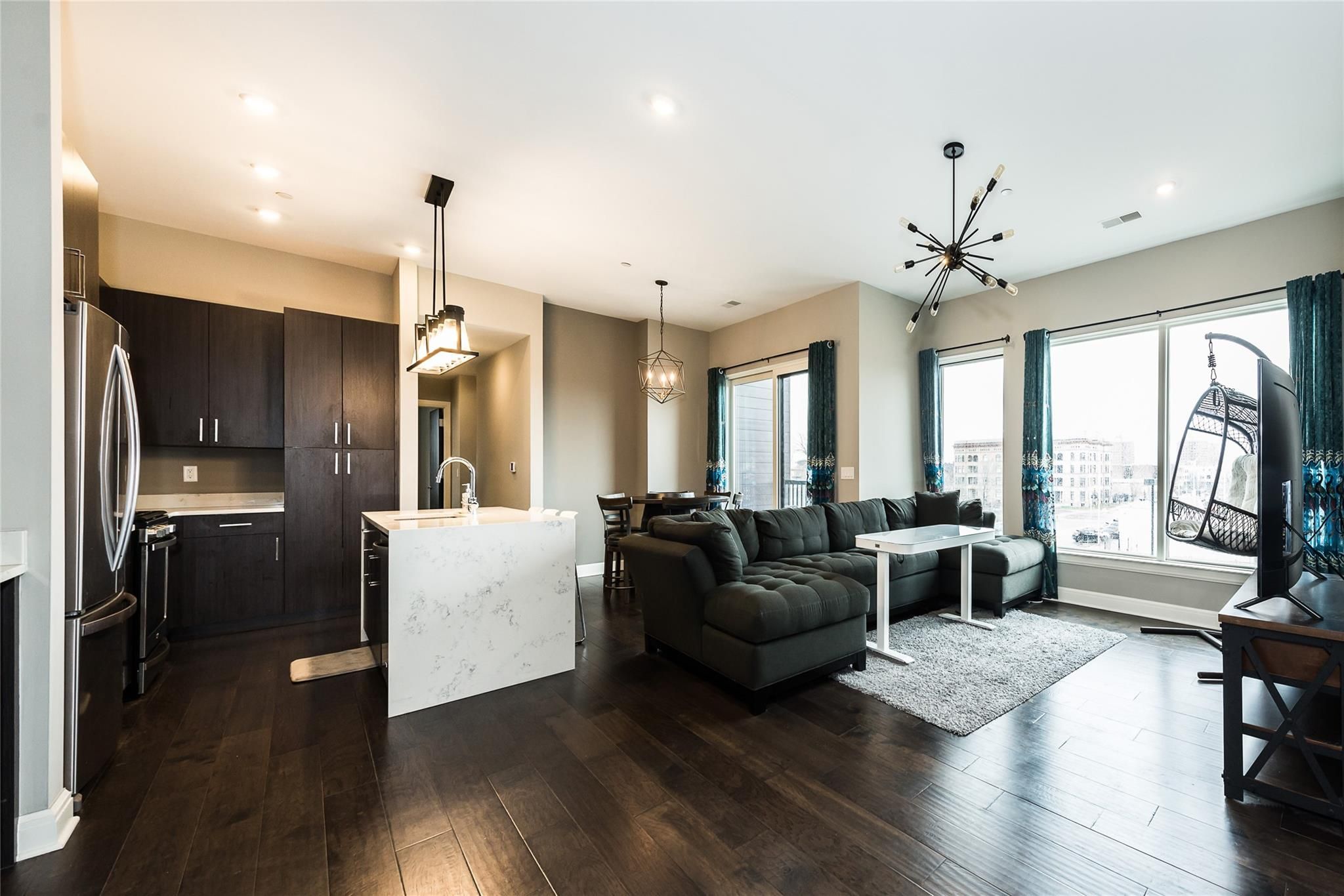 438 Selden St Unit: 302