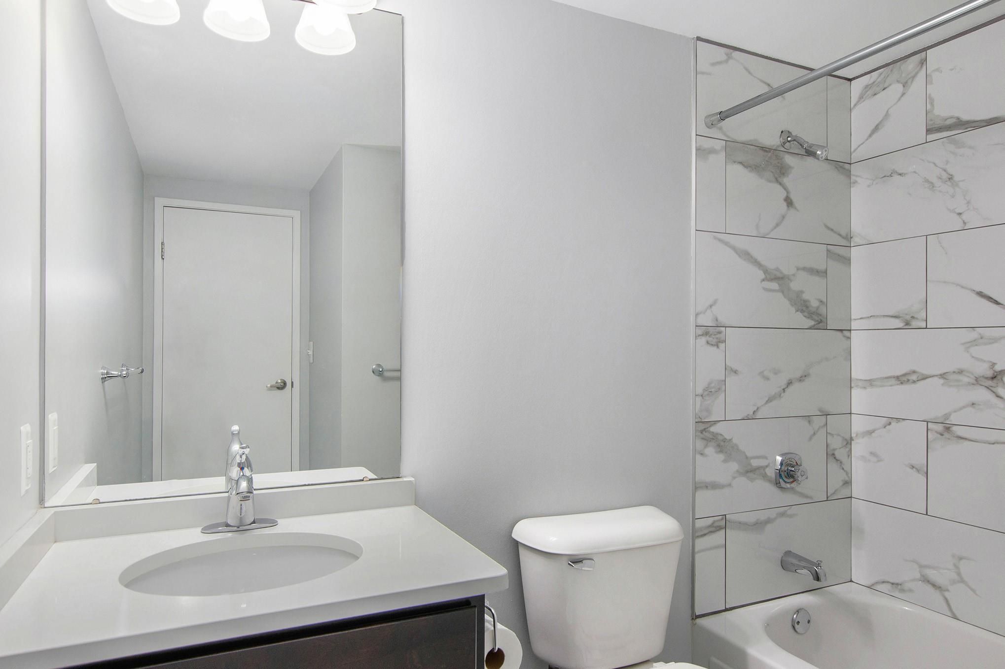 250 E HARBORTOWN DR # 79/805