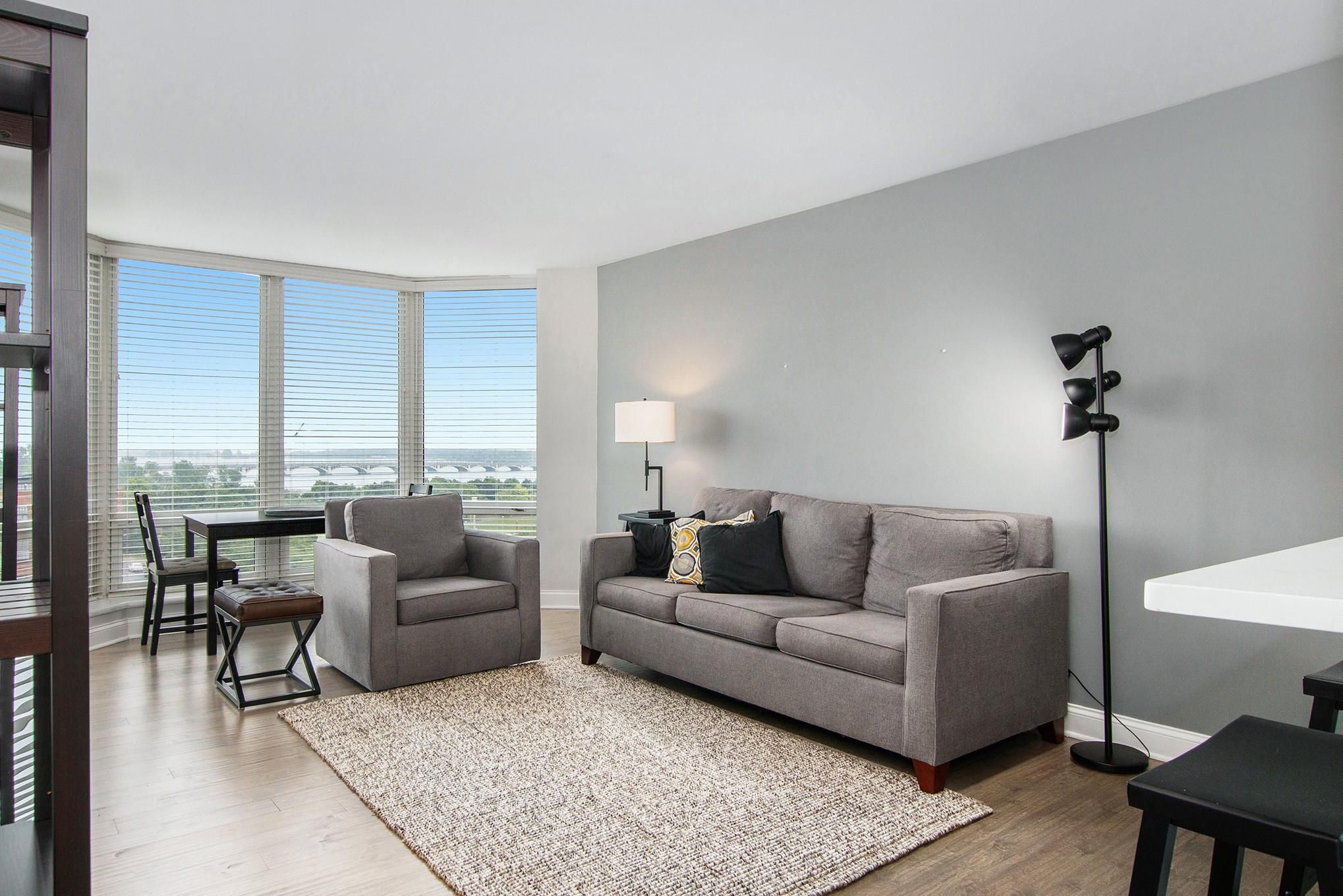 250 E HARBORTOWN DR # 79/805