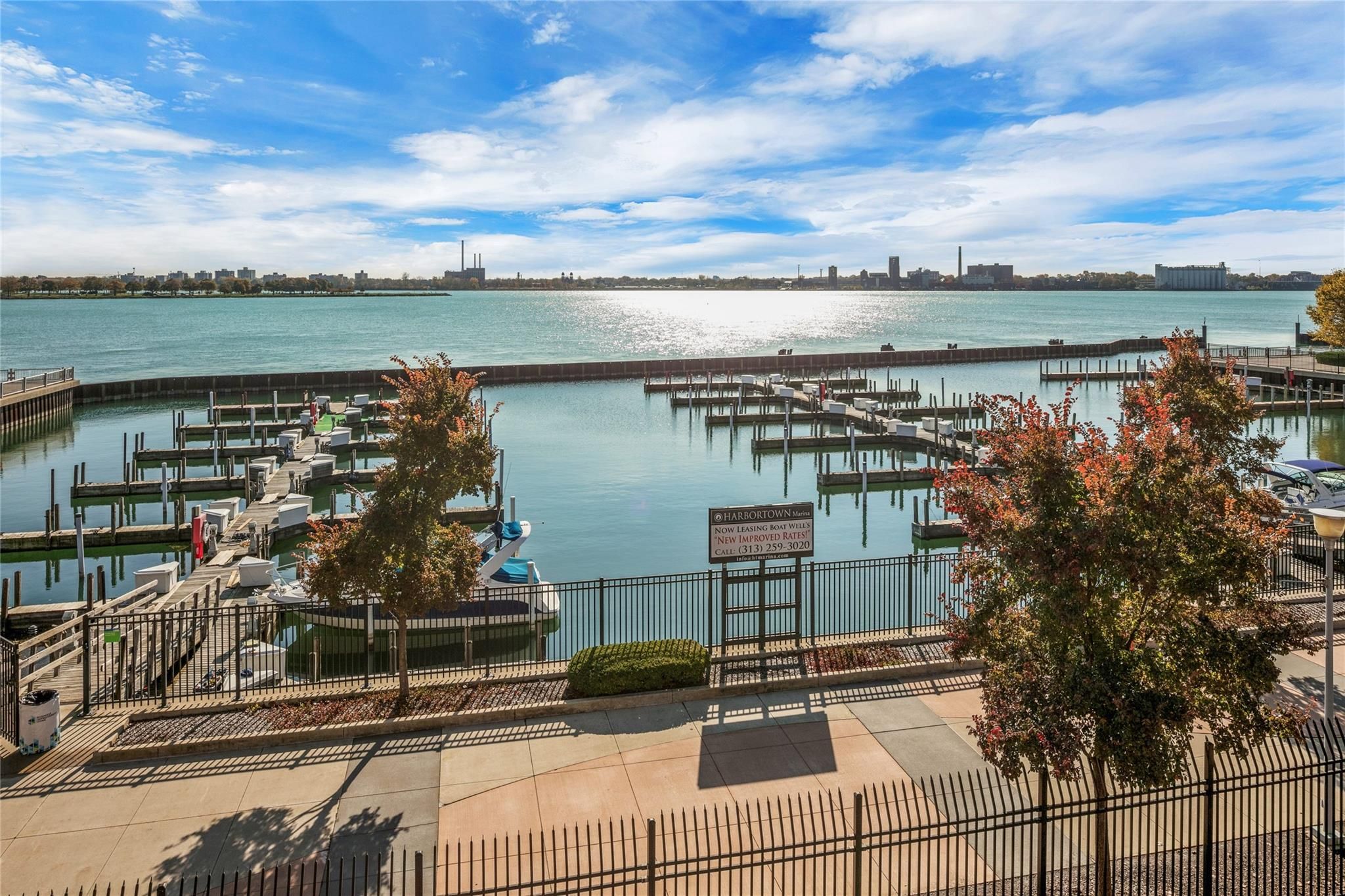 250 E HARBORTOWN DR # 79/805