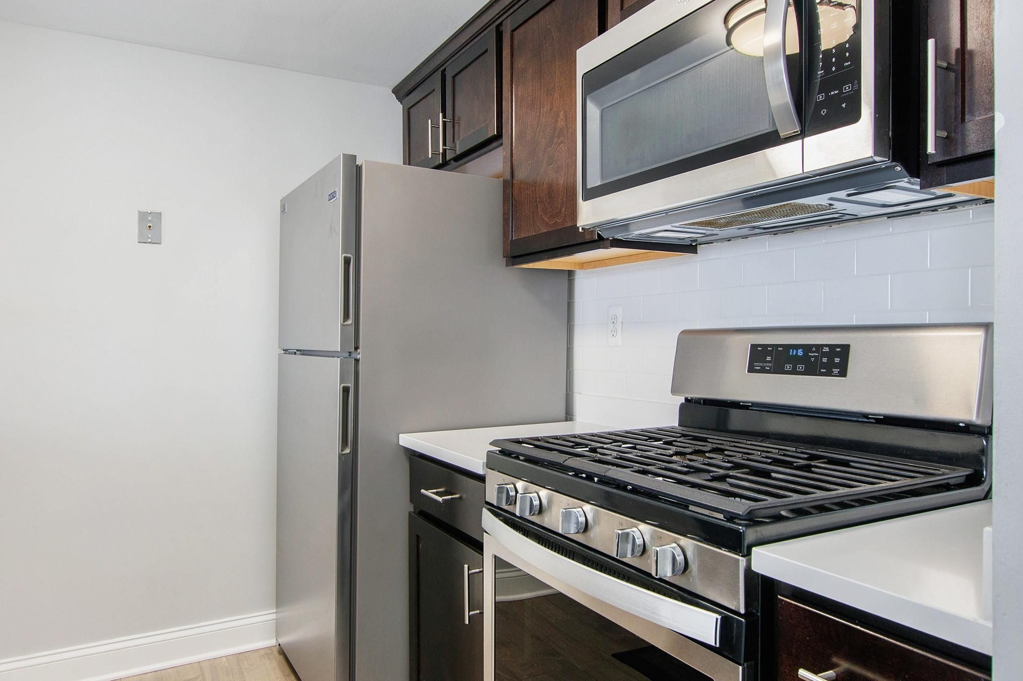 250 E HARBORTOWN DR # 79/805