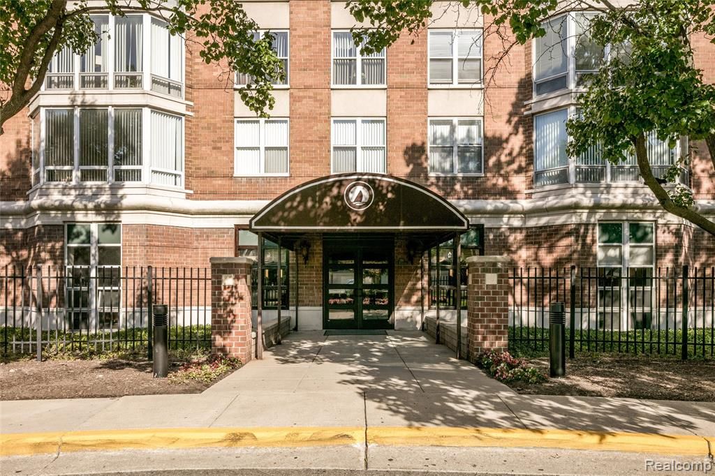 250 E HARBORTOWN DR # 79/805