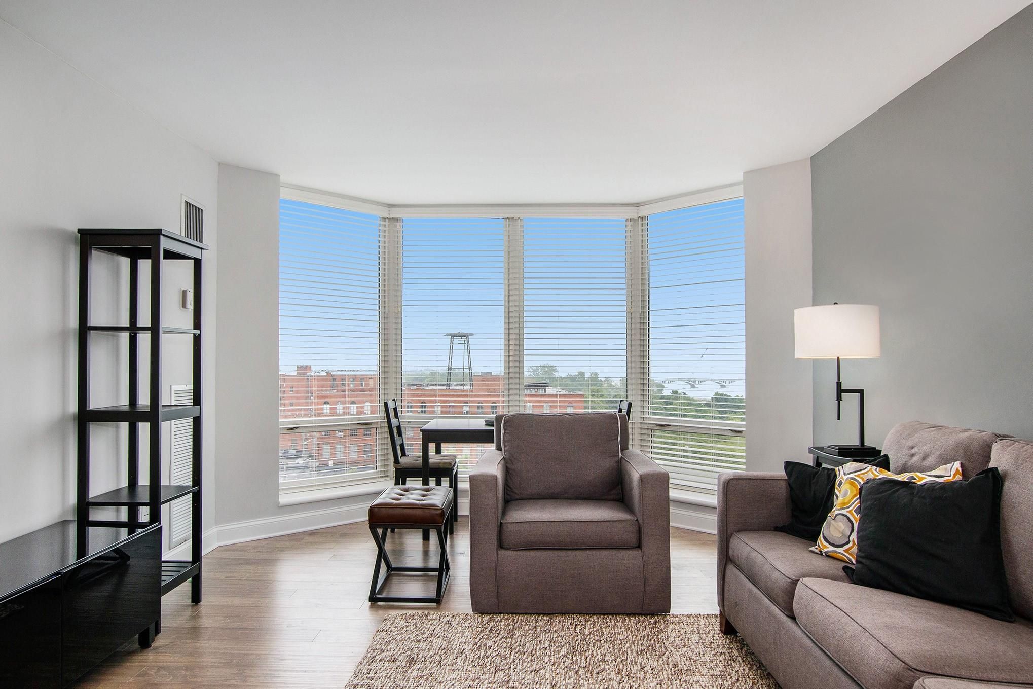 250 E HARBORTOWN DR # 79/805