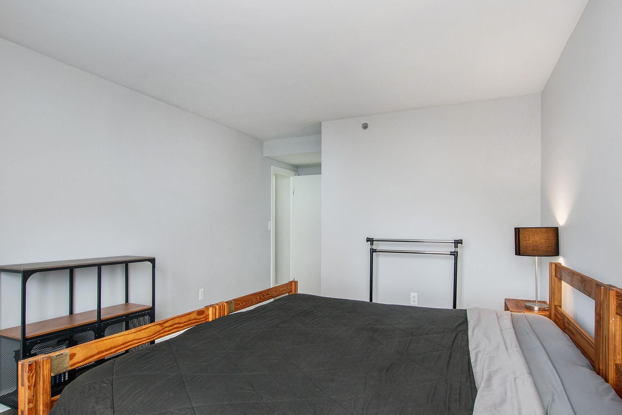 250 E HARBORTOWN DR # 79/805