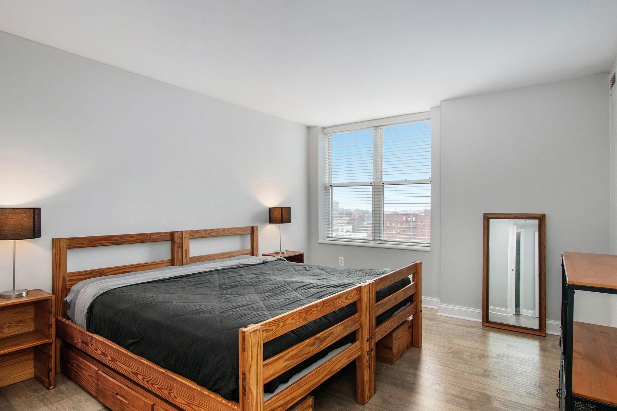 250 E HARBORTOWN DR # 79/805