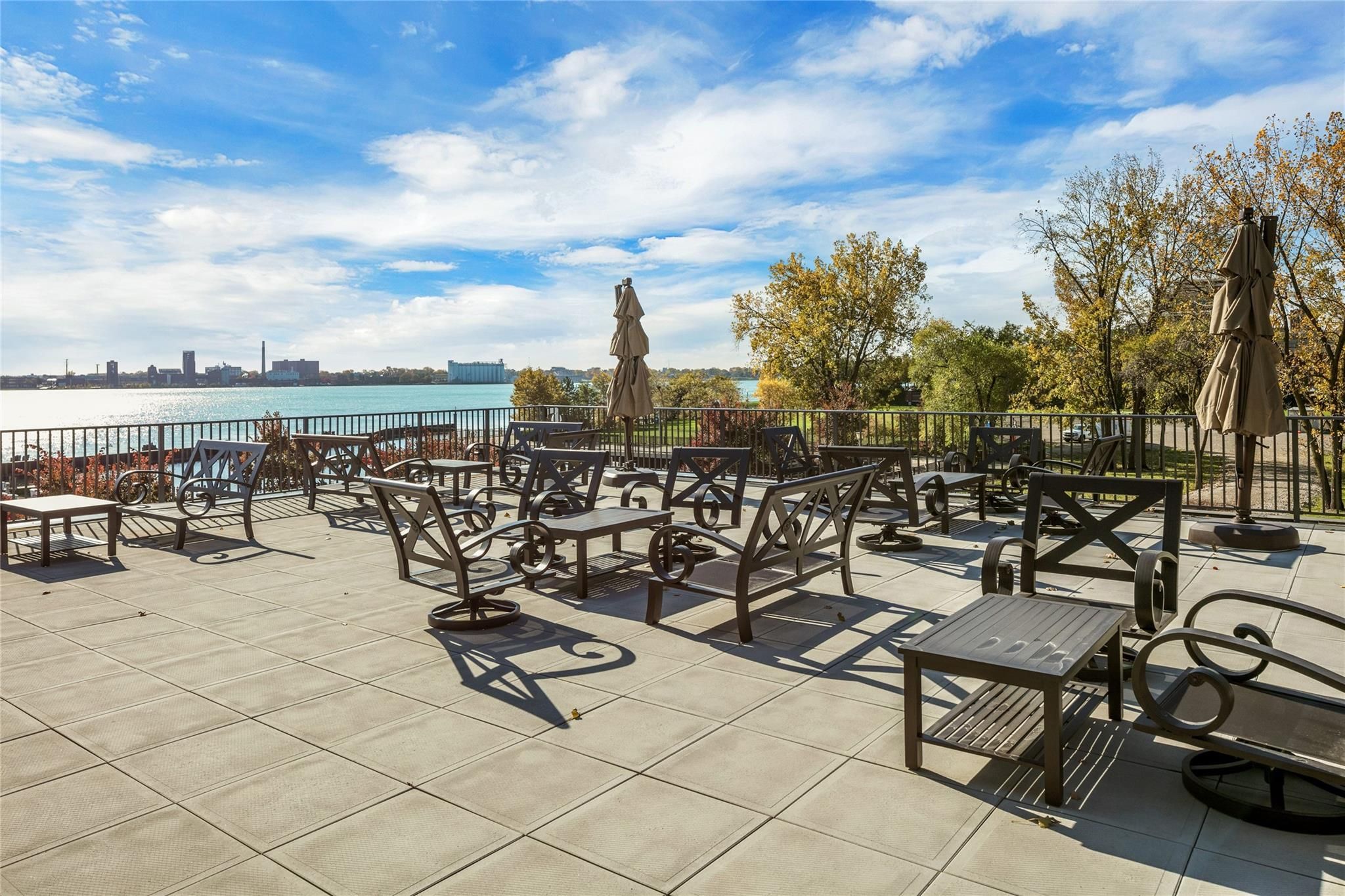 250 E HARBORTOWN DR # 79/805