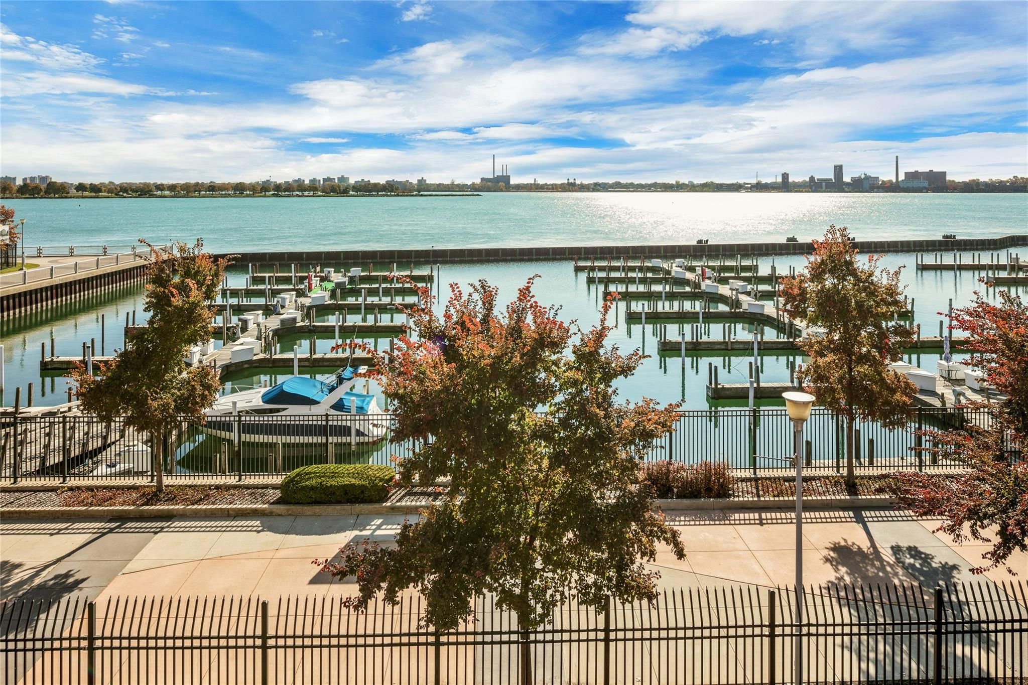 250 E HARBORTOWN DR # 79/805