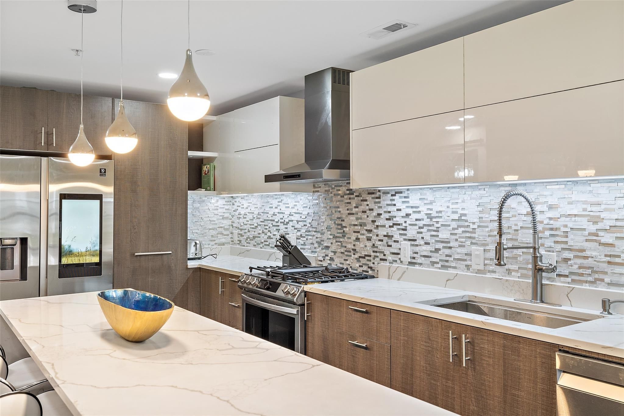 2452 WOODWARD AVE # 6/1