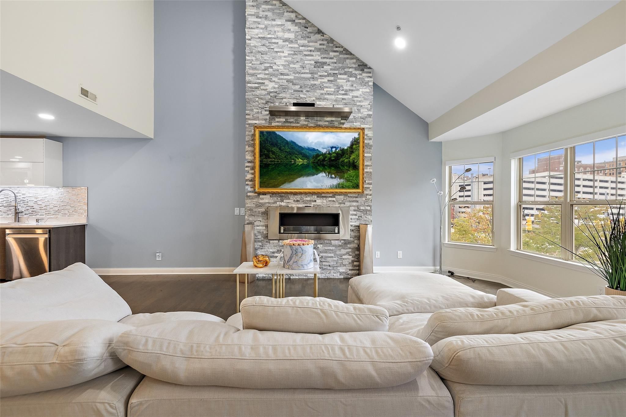 2452 WOODWARD AVE # 6/1