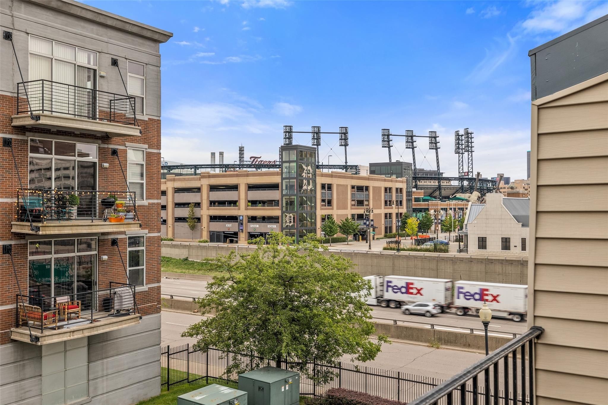 2452 WOODWARD AVE # 6/1