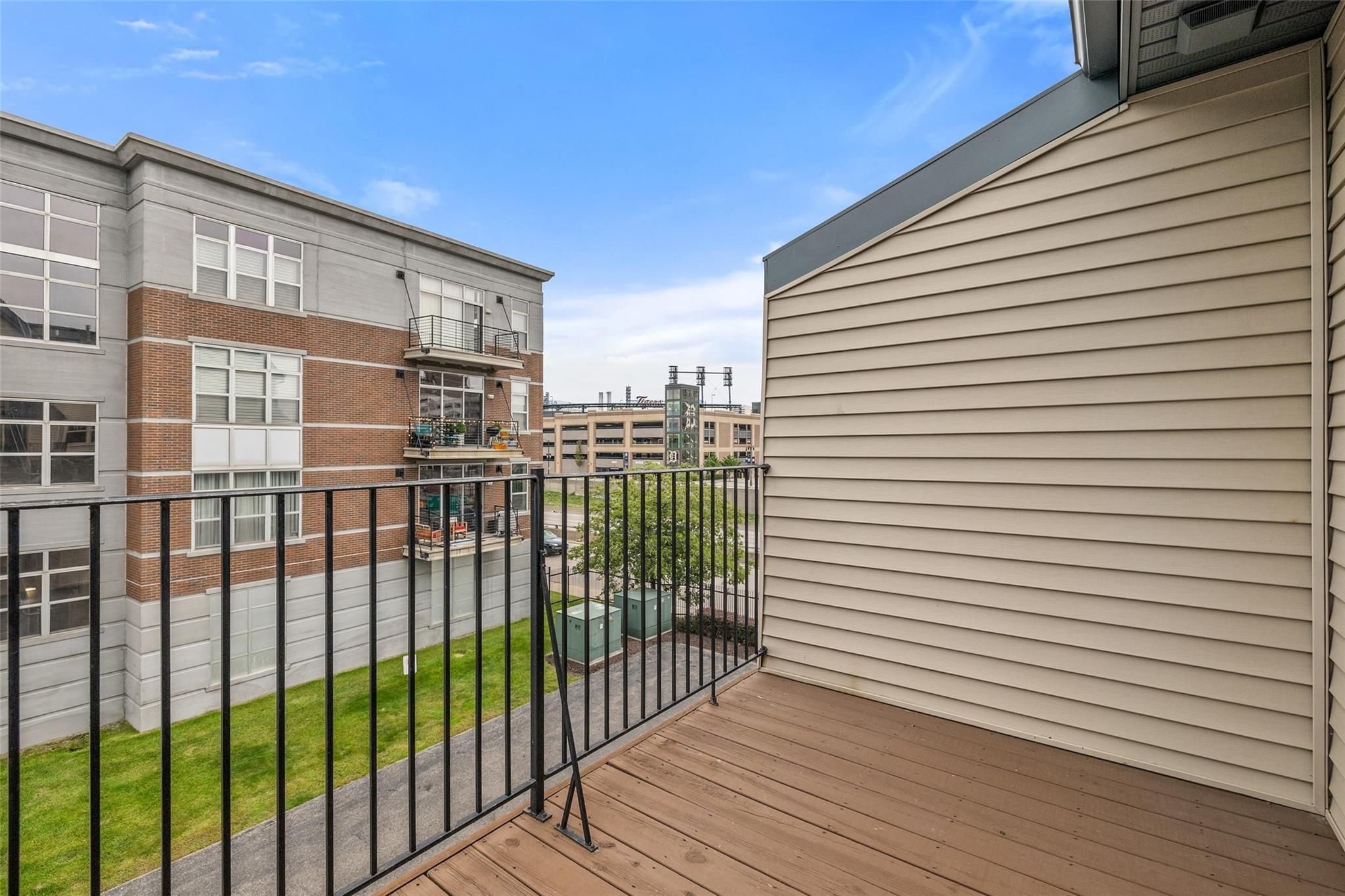 2452 WOODWARD AVE # 6/1