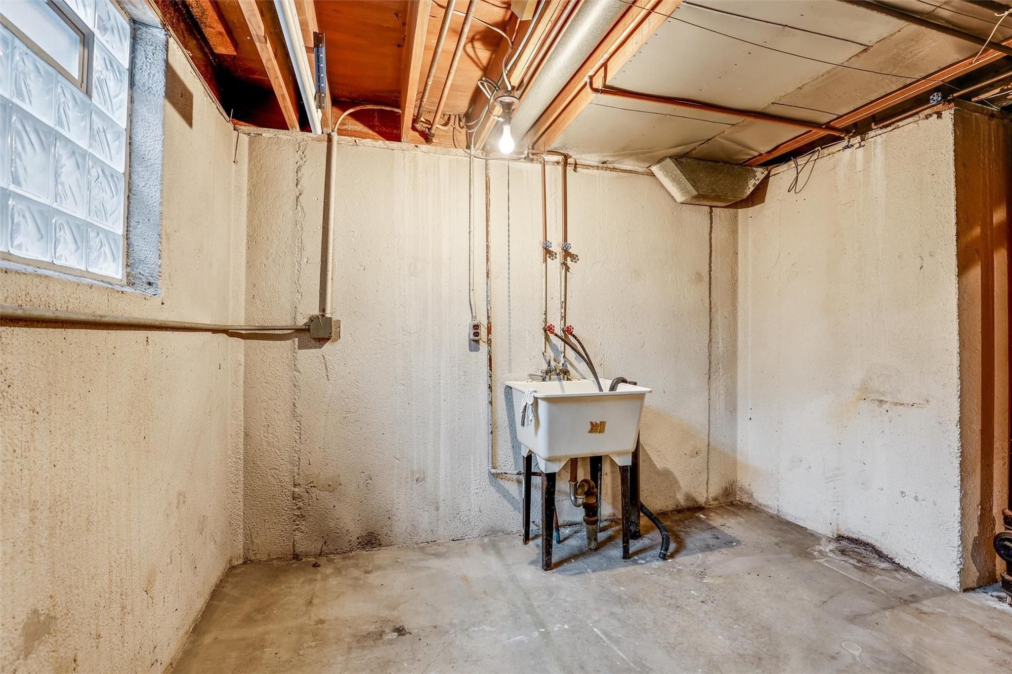 1903 Hyde Park Drive