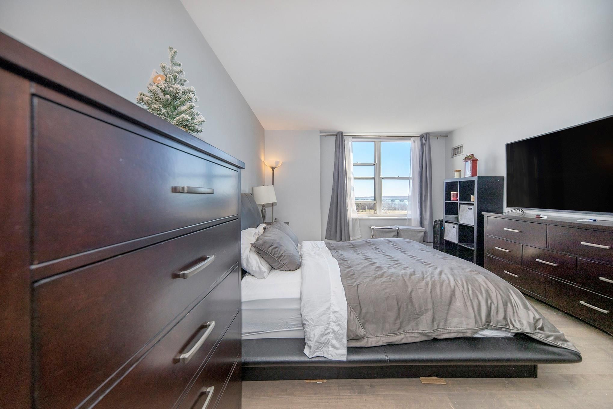 250 E HARBORTOWN DR # 59/609