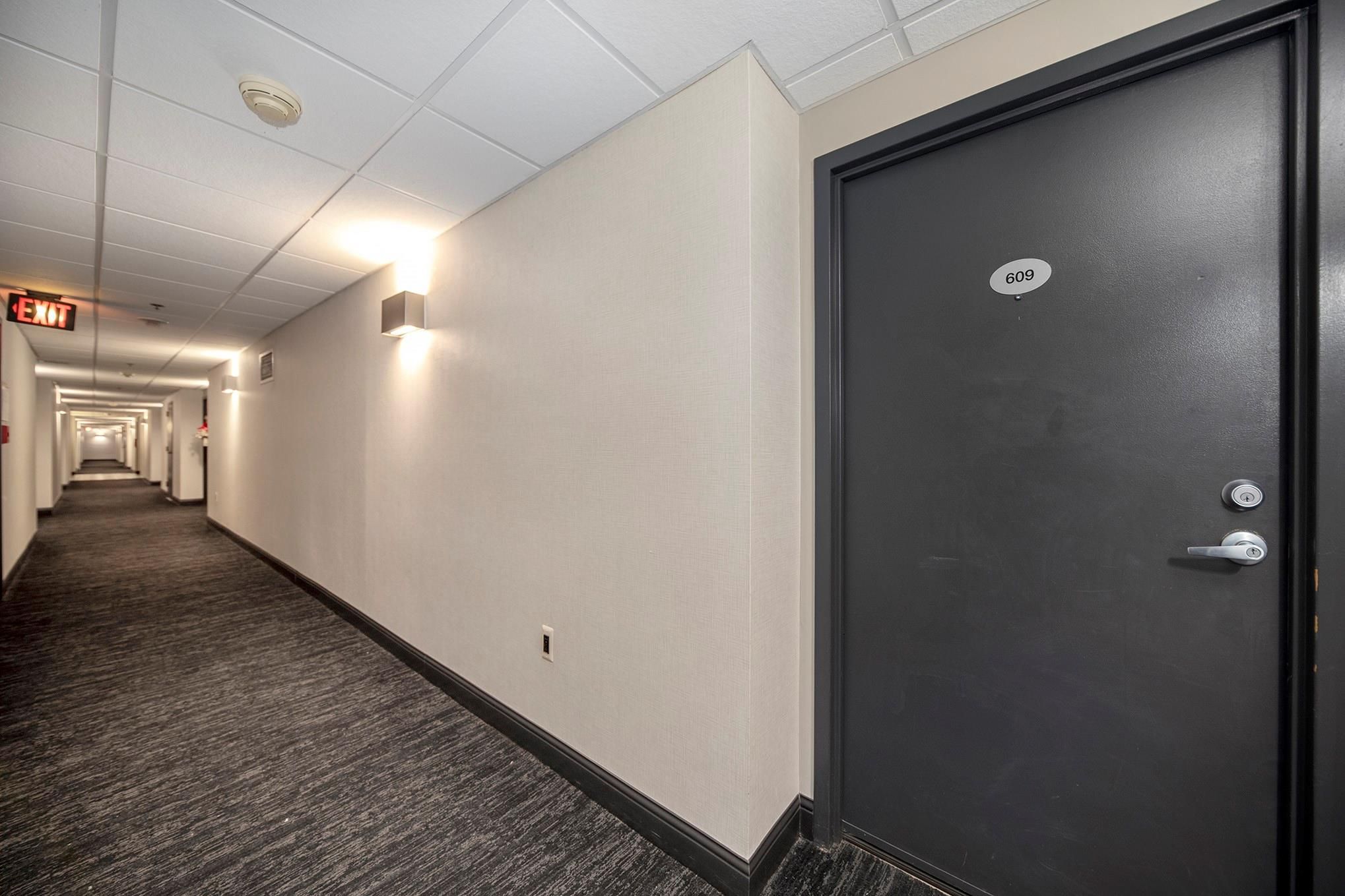 250 E HARBORTOWN DR # 59/609