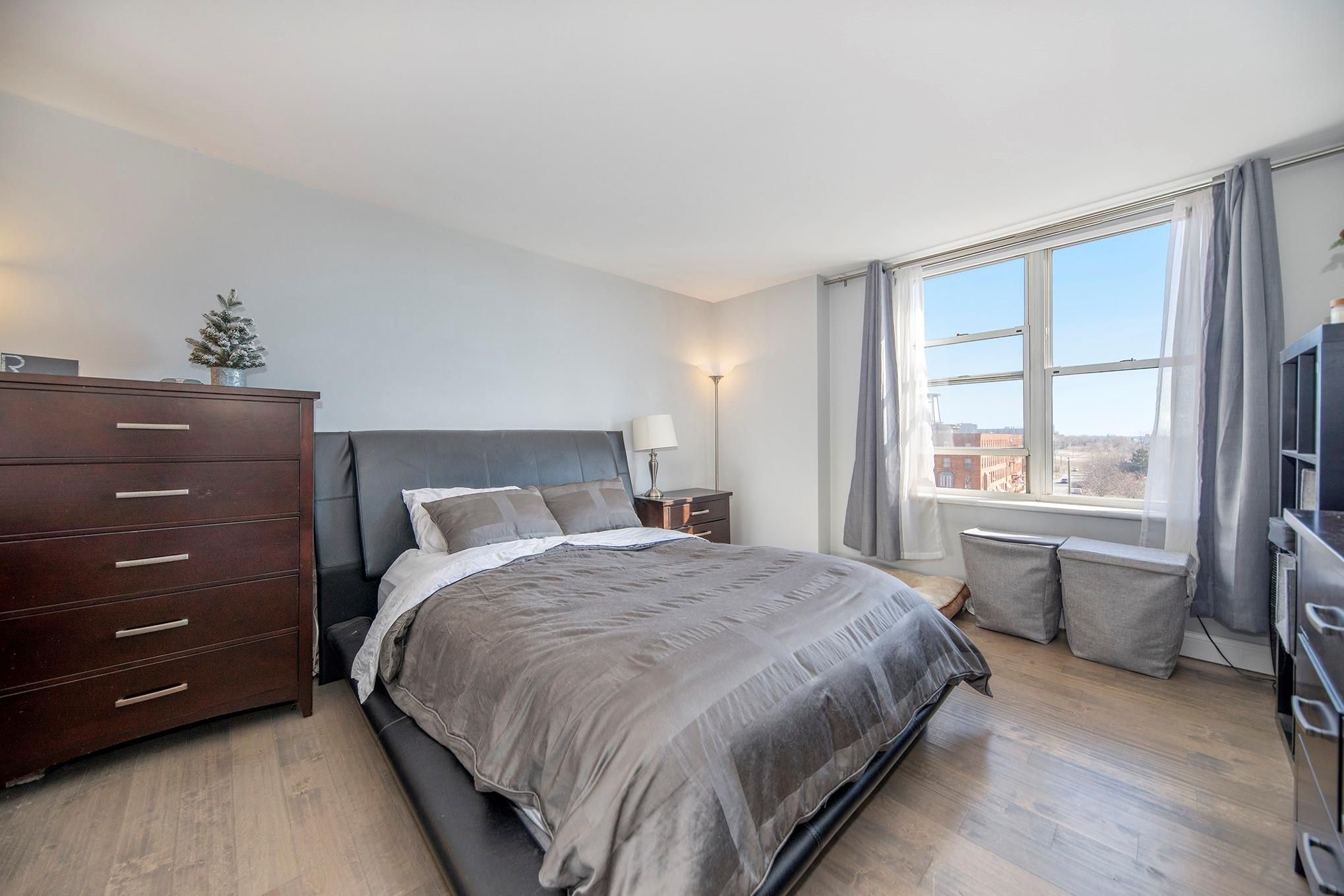 250 E HARBORTOWN DR # 59/609