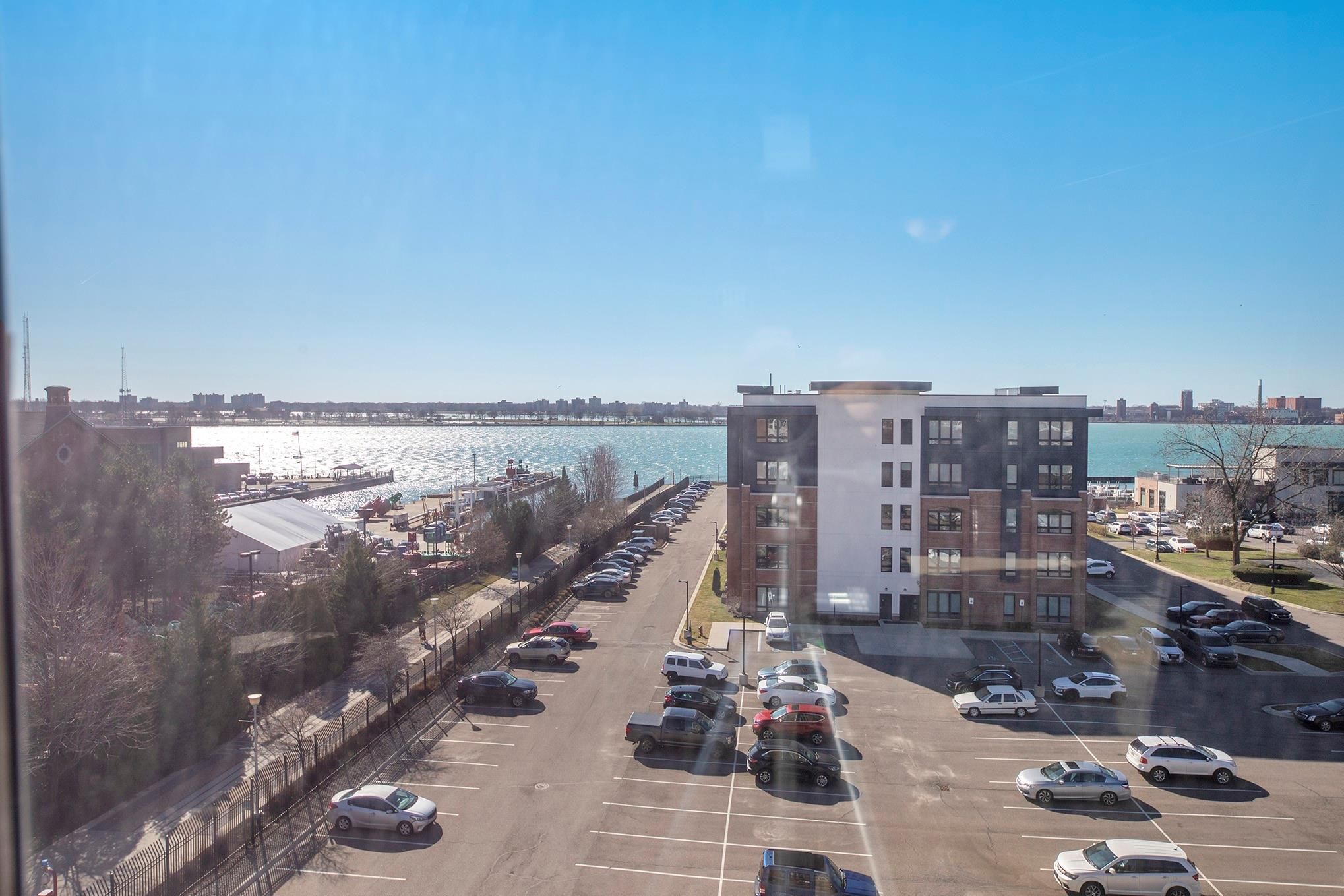 250 E HARBORTOWN DR # 59/609