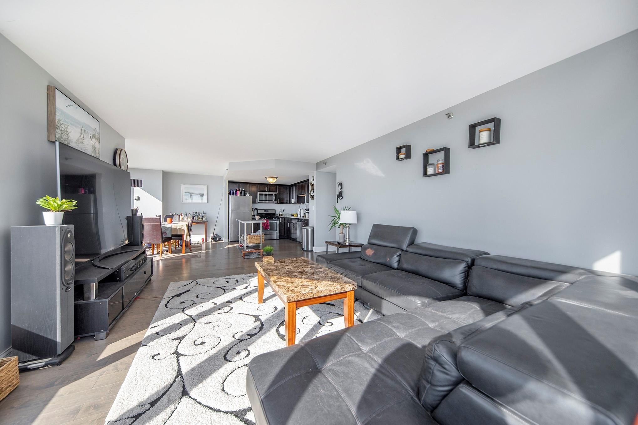 250 E HARBORTOWN DR # 59/609