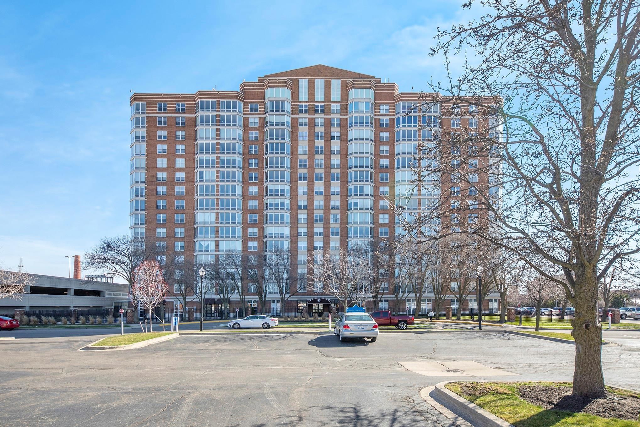 250 E HARBORTOWN DR # 59/609