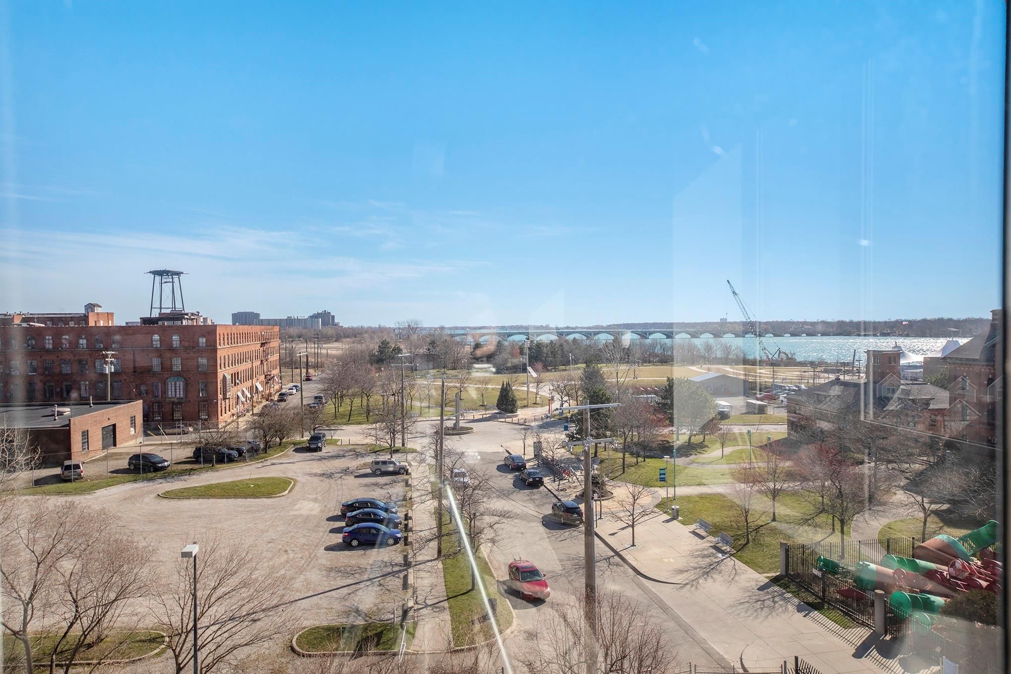 250 E HARBORTOWN DR # 59/609