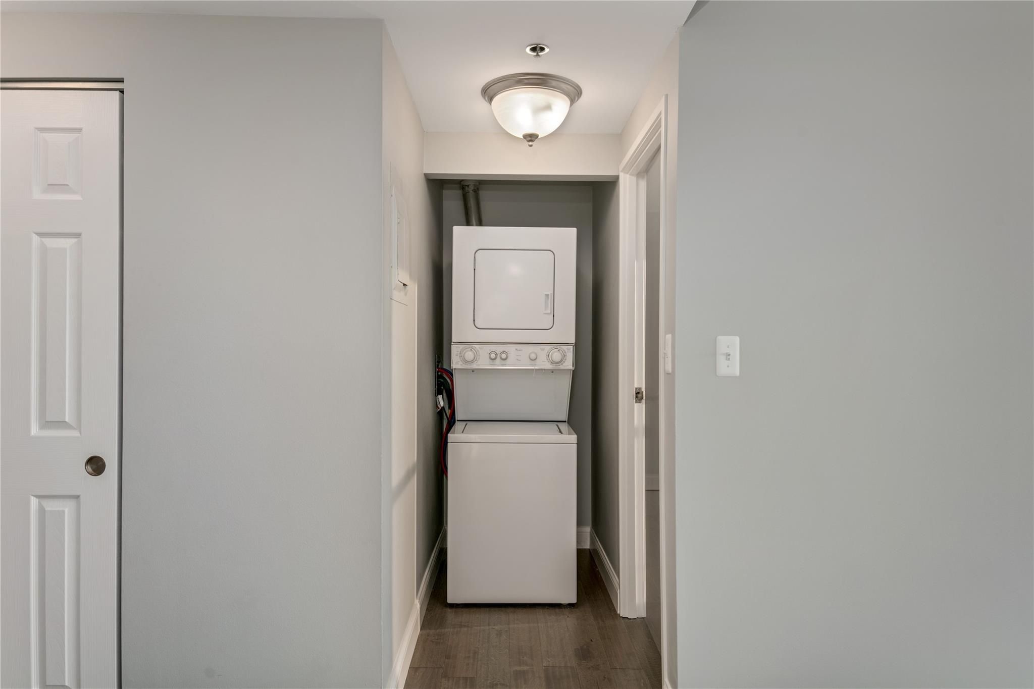 250 E Harbortown Unit: 612