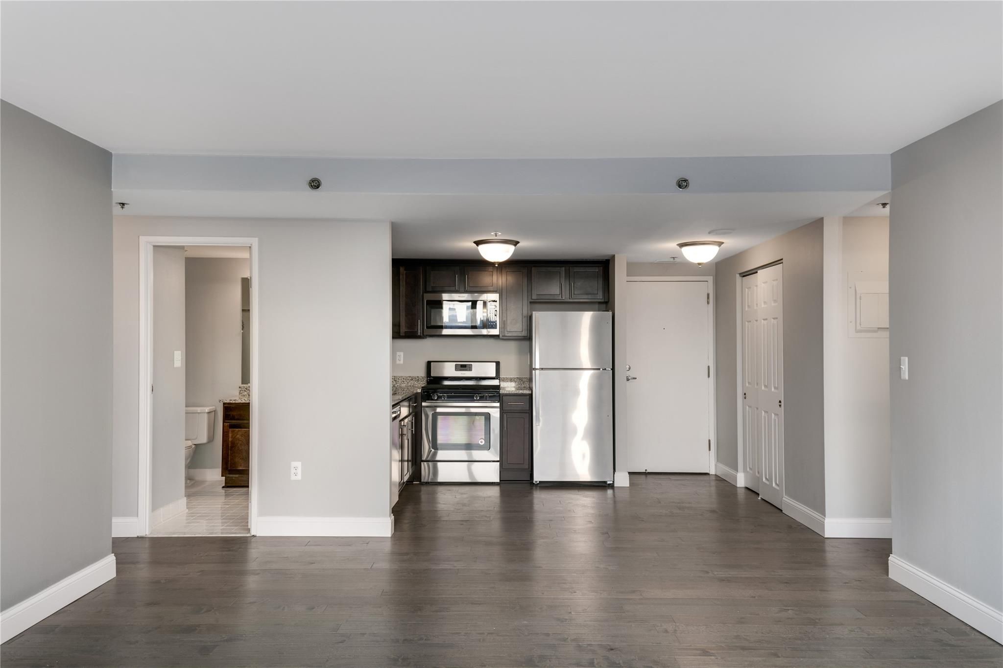 250 E Harbortown Unit: 612