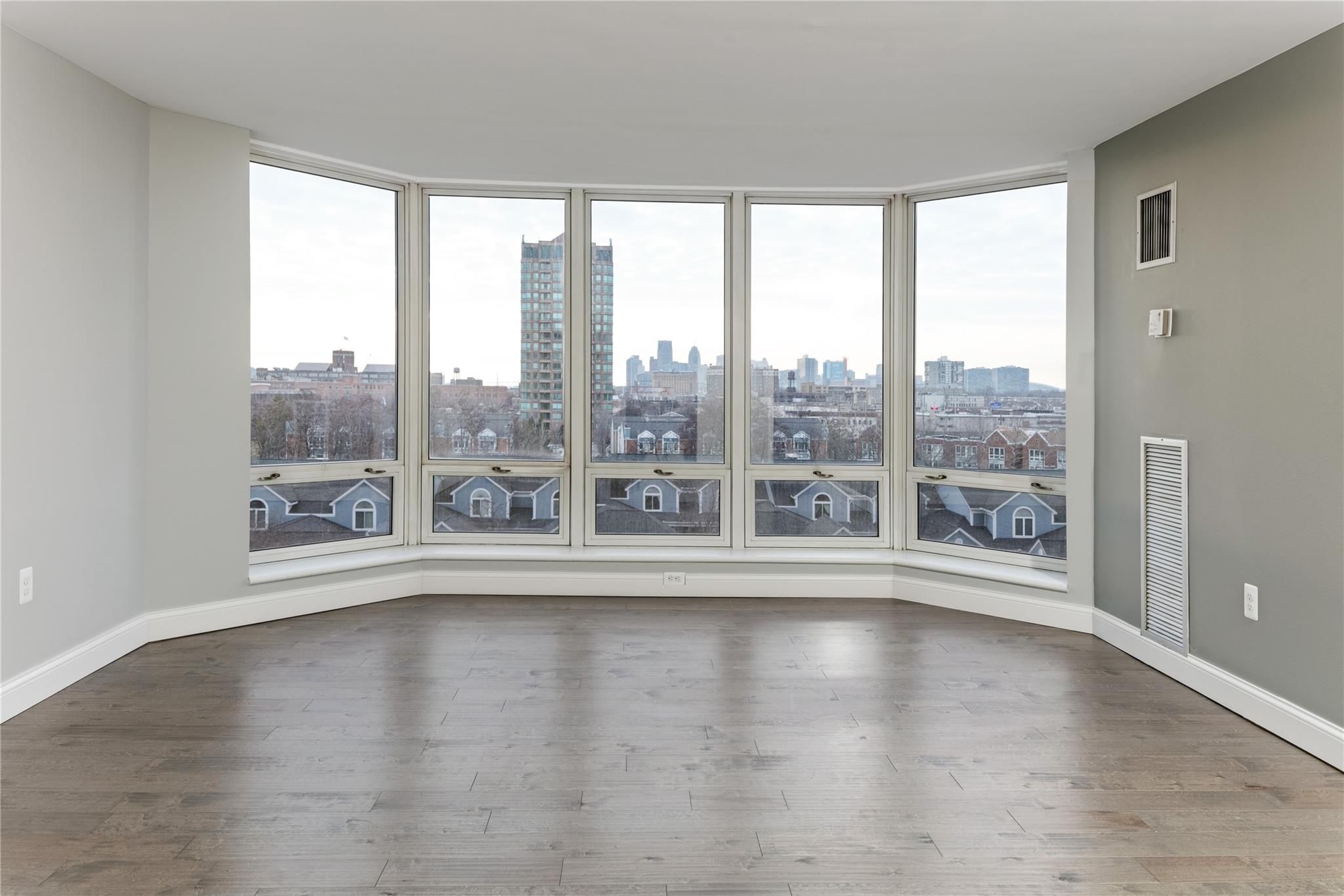 250 E Harbortown Unit: 612