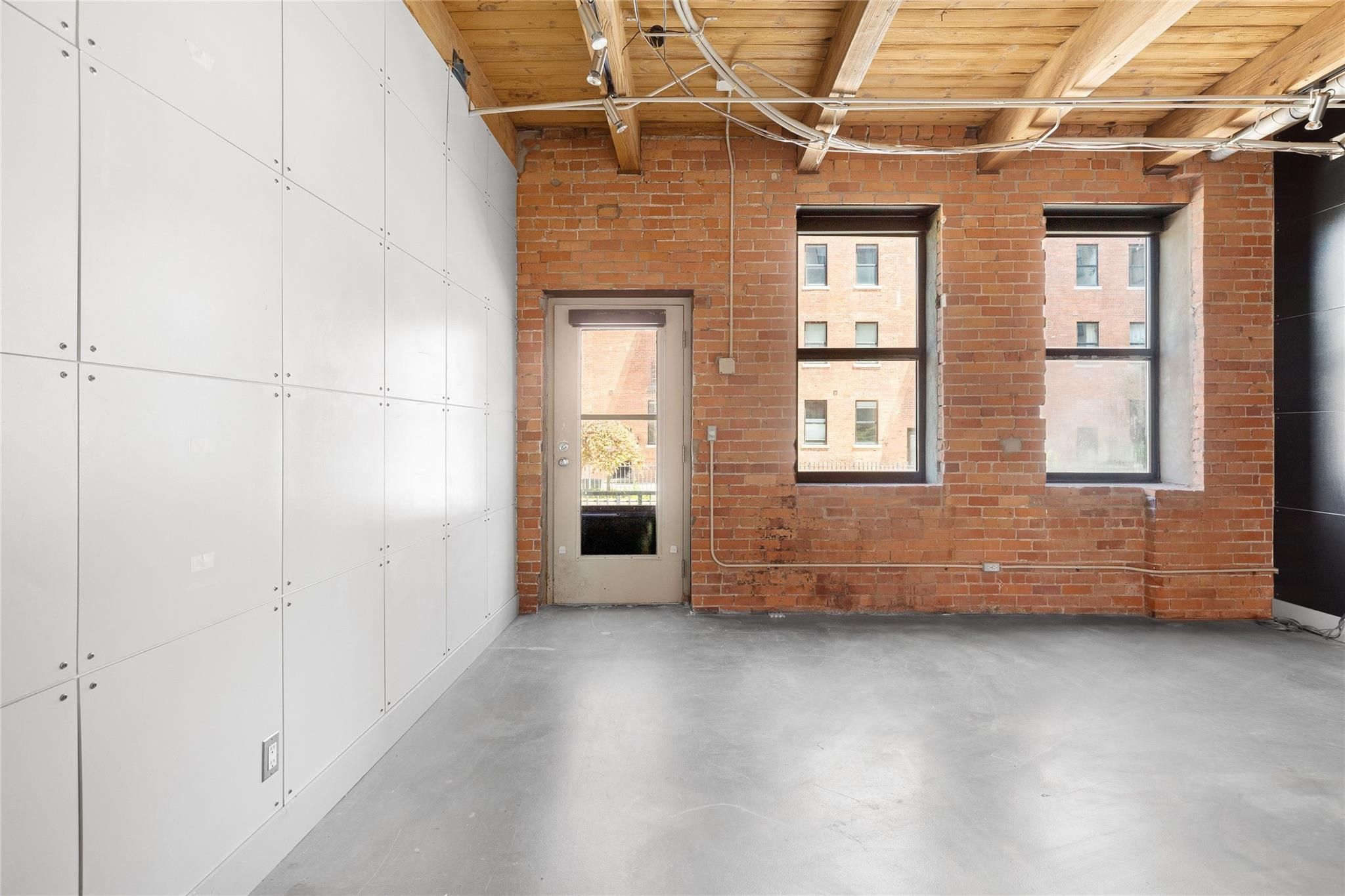 6533 E JEFFERSON AVE # 39/124W