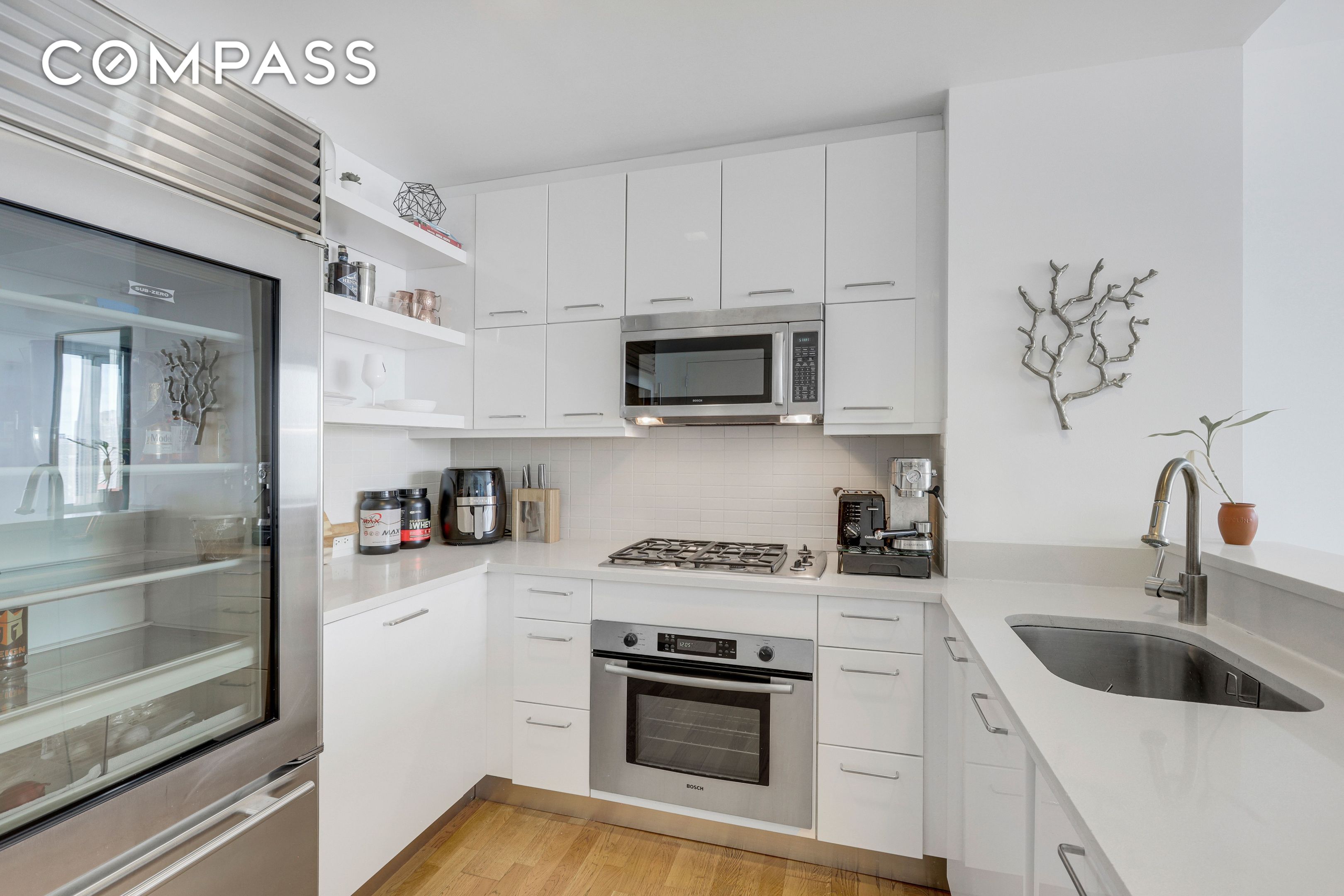 635 W 42nd Street 25D