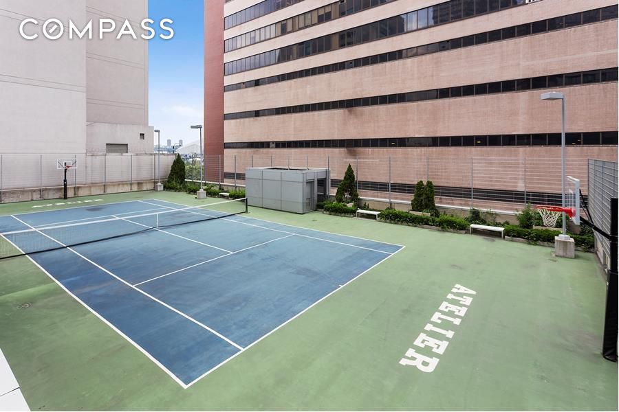 635 W 42nd Street 25D
