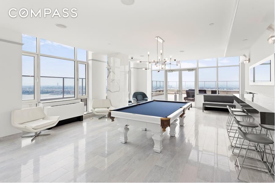 635 W 42nd Street 25D