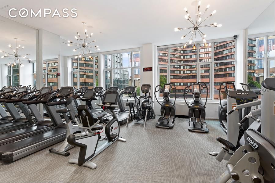 635 W 42nd Street 25D